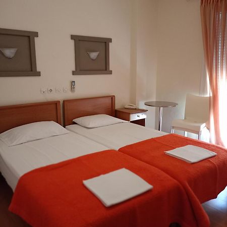 Efstratios Hotel Лутра-Едіпсу Екстер'єр фото