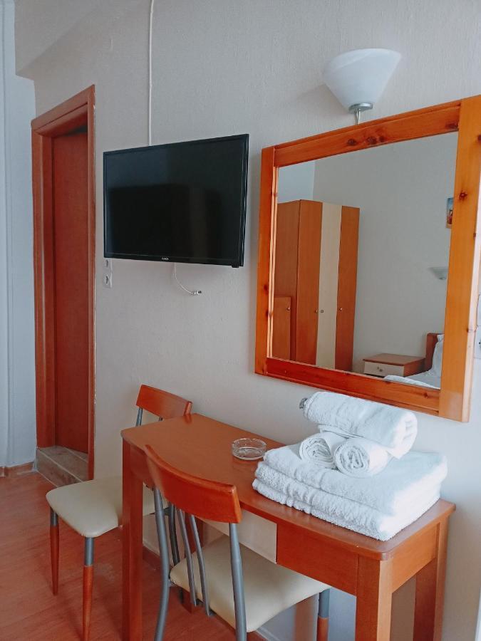 Efstratios Hotel Лутра-Едіпсу Екстер'єр фото