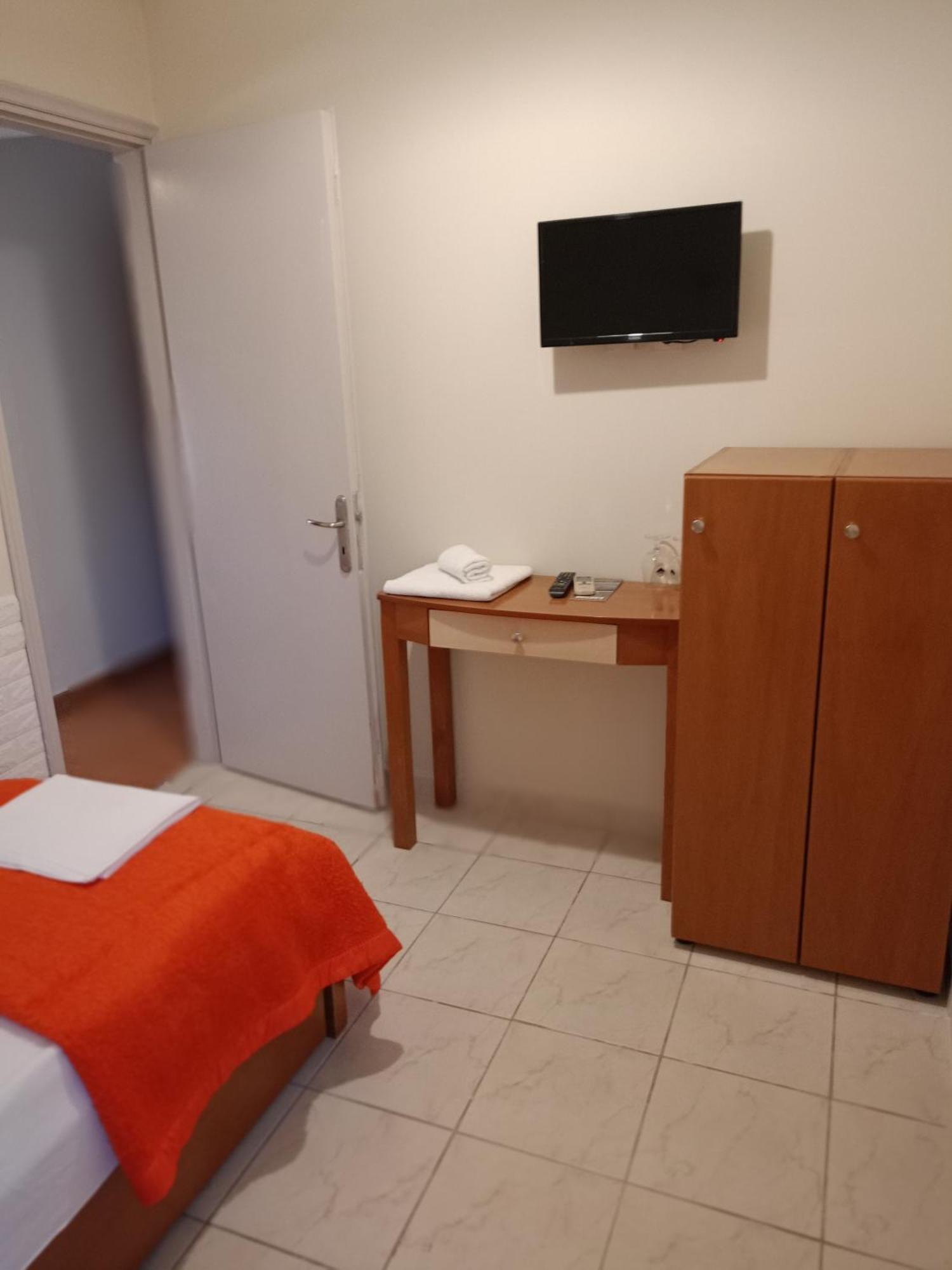 Efstratios Hotel Лутра-Едіпсу Екстер'єр фото