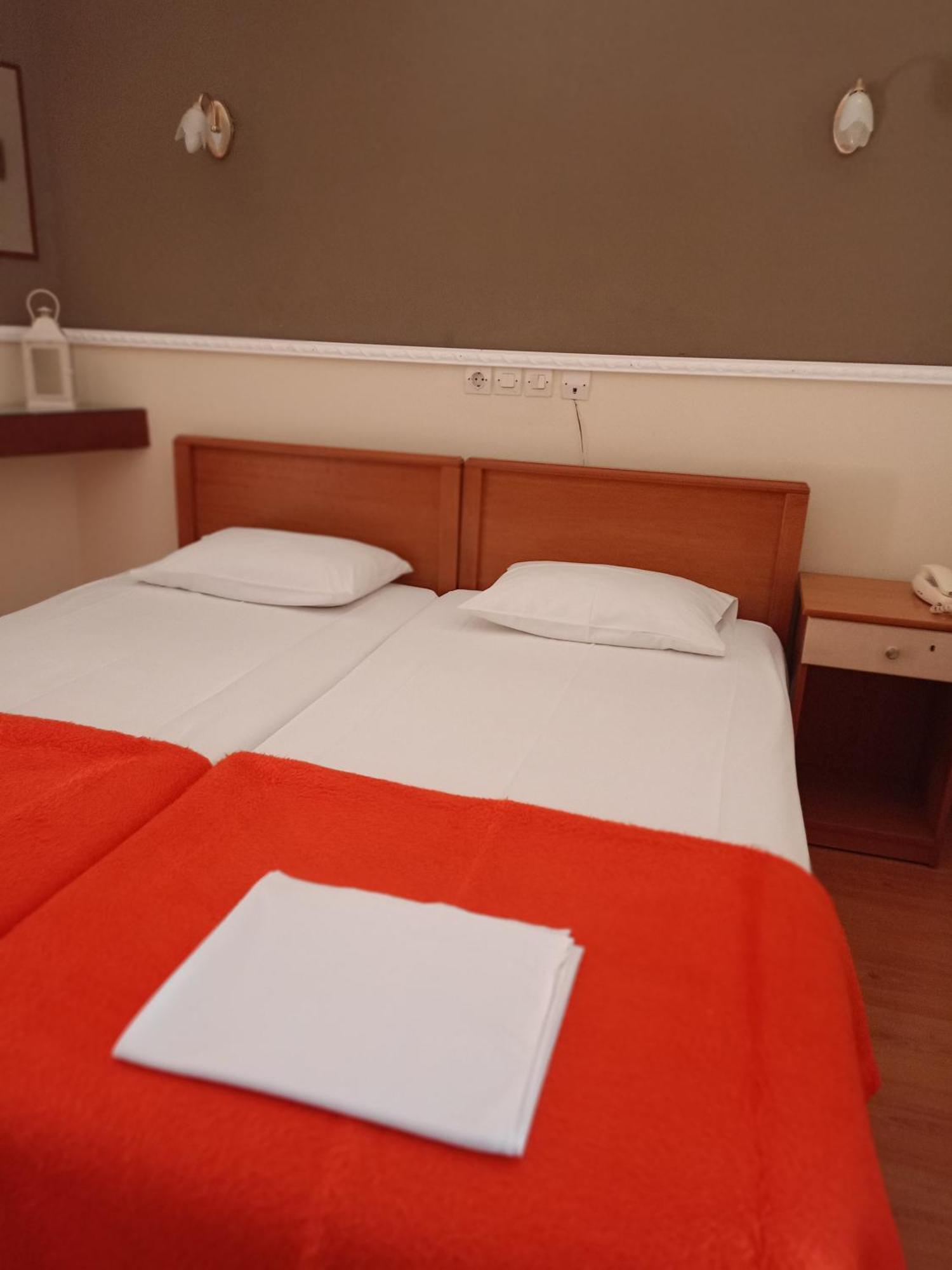 Efstratios Hotel Лутра-Едіпсу Екстер'єр фото