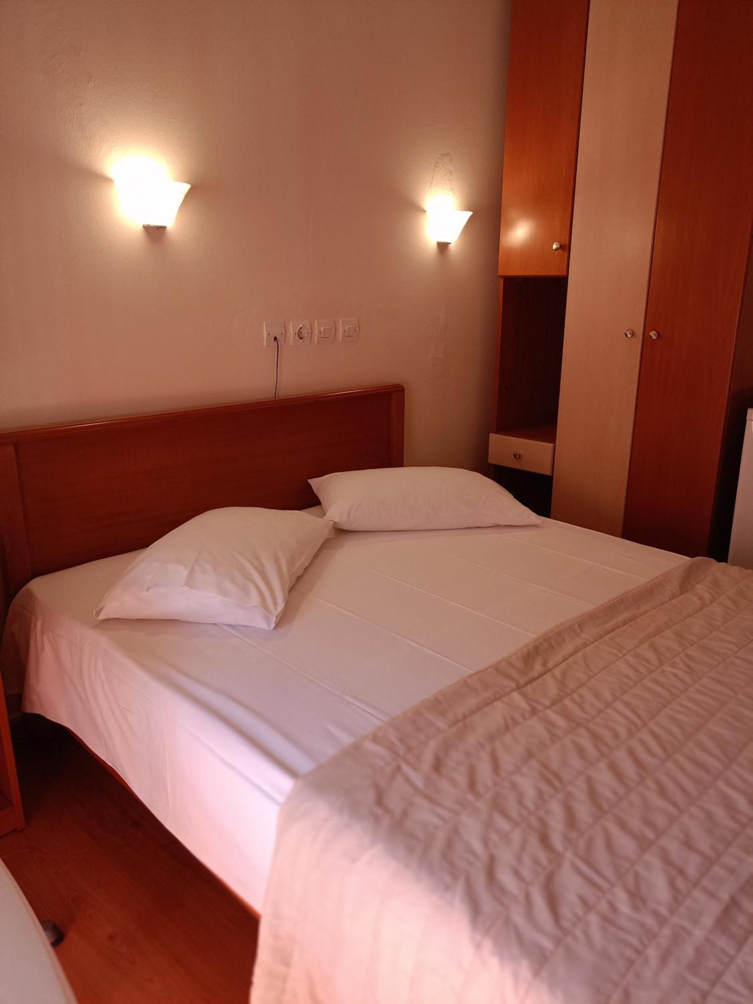 Efstratios Hotel Лутра-Едіпсу Екстер'єр фото