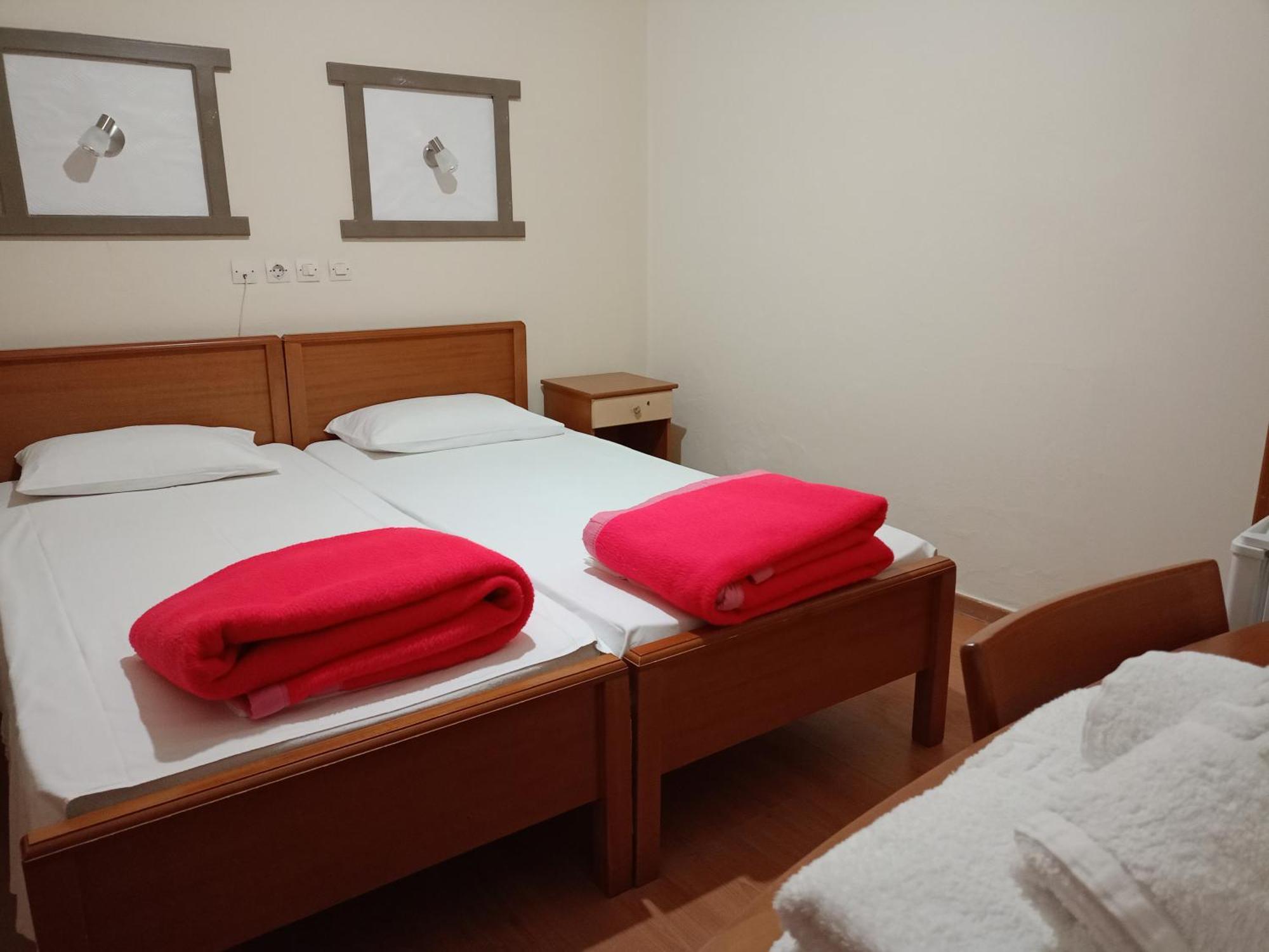 Efstratios Hotel Лутра-Едіпсу Екстер'єр фото