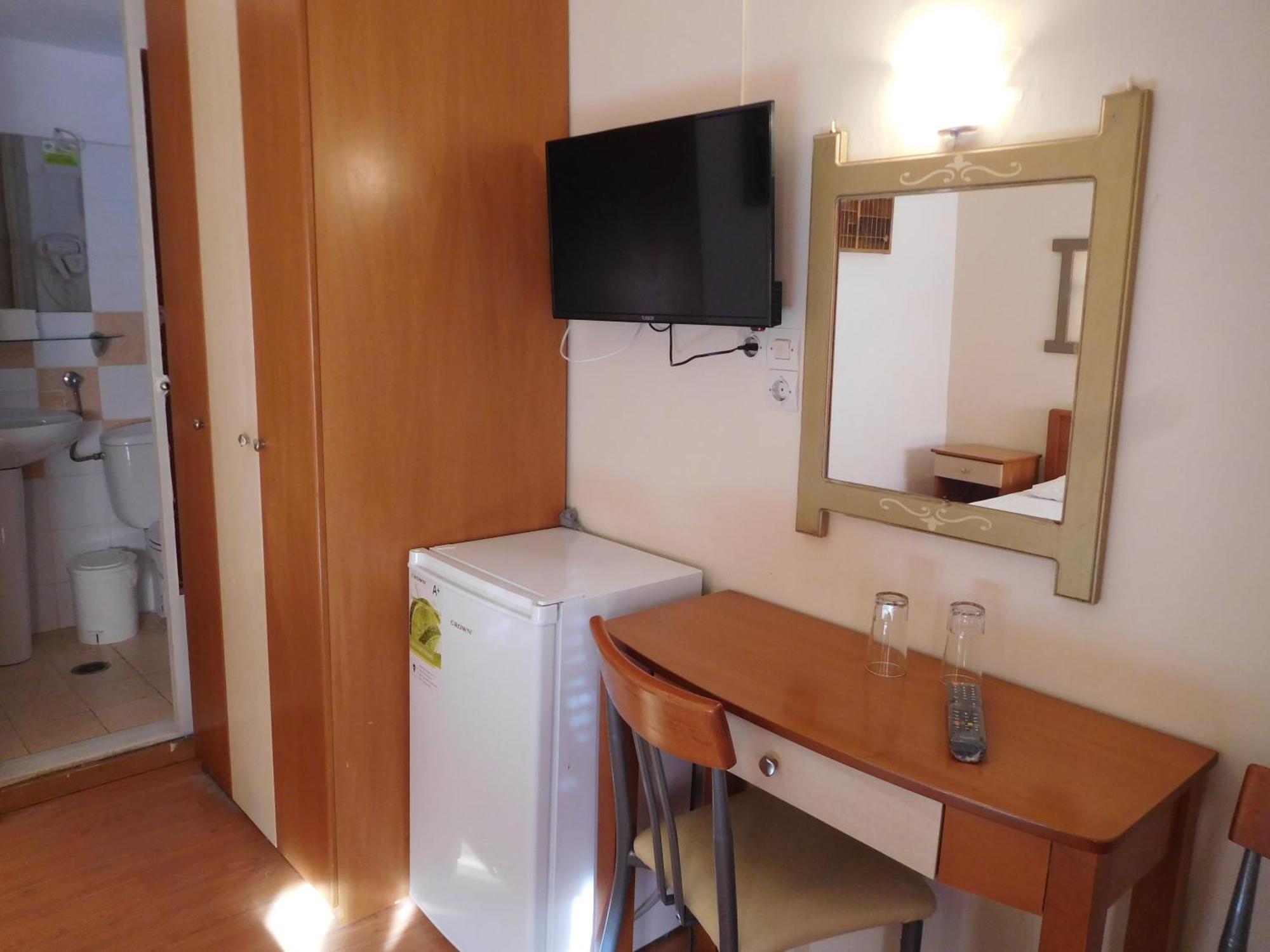 Efstratios Hotel Лутра-Едіпсу Екстер'єр фото