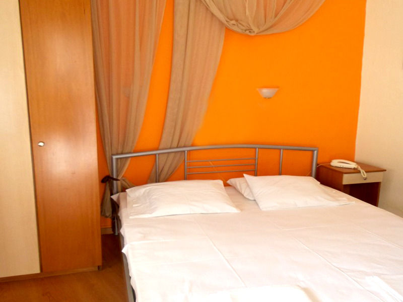 Efstratios Hotel Лутра-Едіпсу Екстер'єр фото